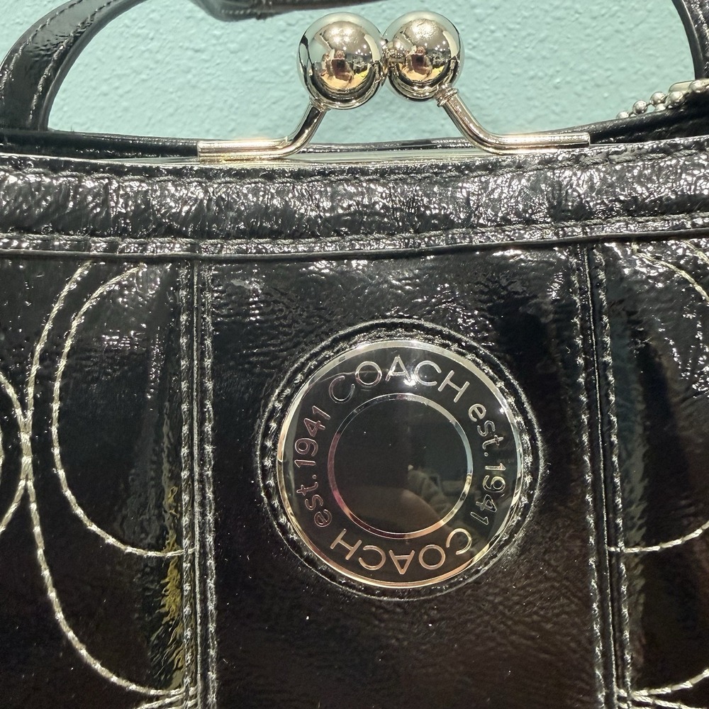 Coach F19215 Black Patent Leather Logo Kiss Lock Carryall Purse Shoulder Bag EUC - Picture 9 of 16